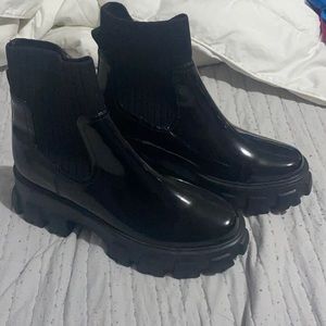 A La Mode Ribbed Sock Boots
